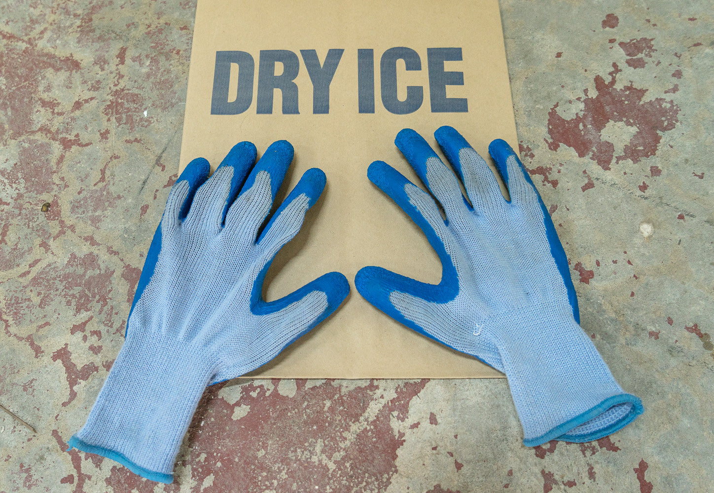 insulated gloves for dry ice handling
