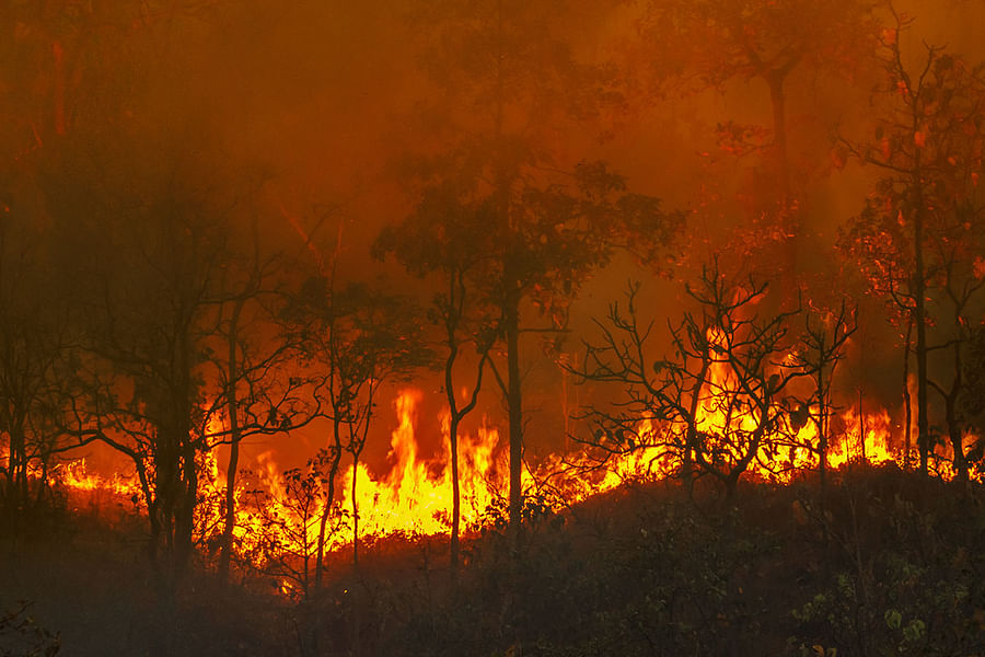 Volcanic eruption stage effect with dry ice
