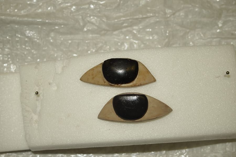 Egyptian Sarcophagus before and after dry ice cleaning