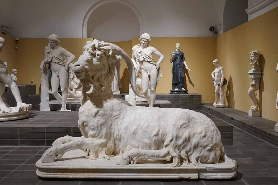 Renaissance Sculpture before and after dry ice cleaning